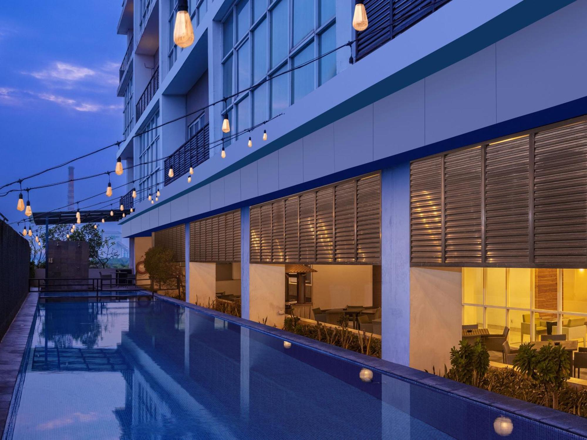 Hotel Santika Cikarang Exterior foto