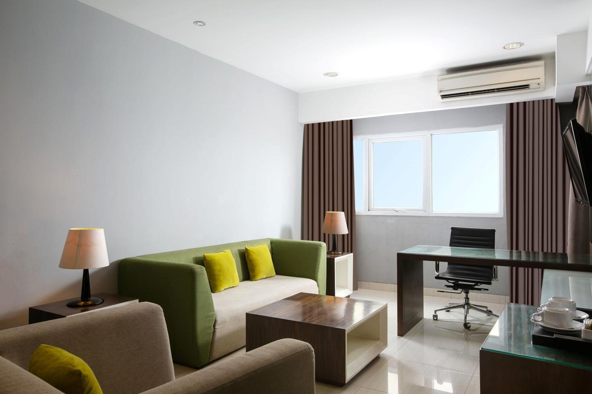 Hotel Santika Cikarang Exterior foto